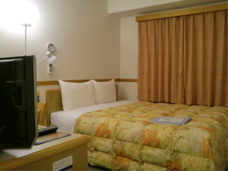 Toyoko Inn Yokohama Tsurumi Eki Higashi Guchi Exterior foto